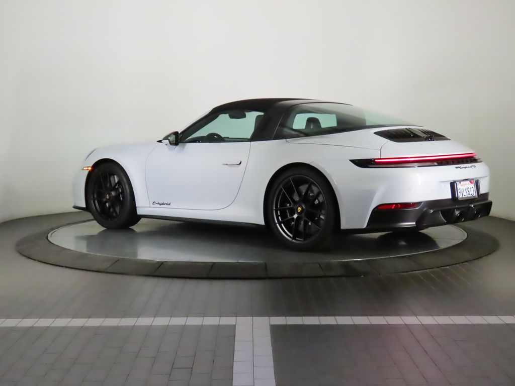 Thumbnail: 2025 Porsche 911 - 3