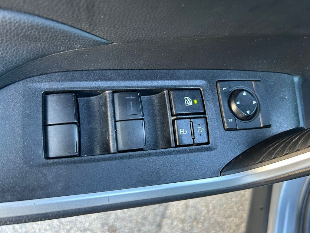 Thumbnail: 2022 Toyota RAV4 - 16