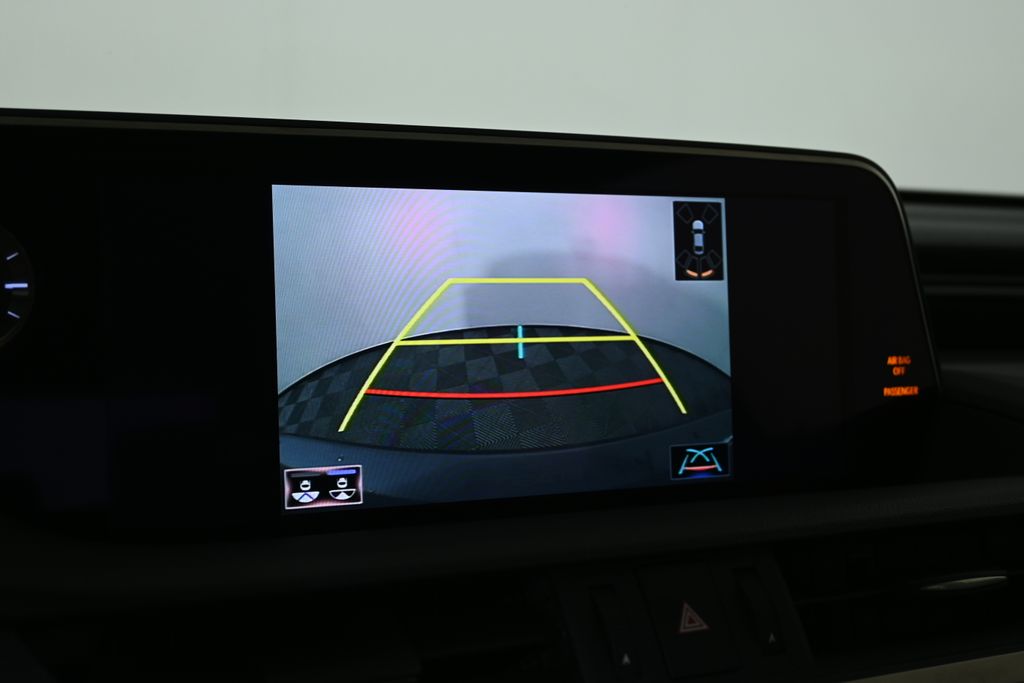 Thumbnail: 2020 Lexus ES - 25