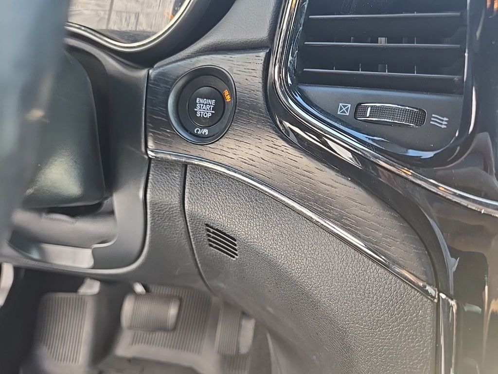 Used 2021 White Jeep High Altitude image 40