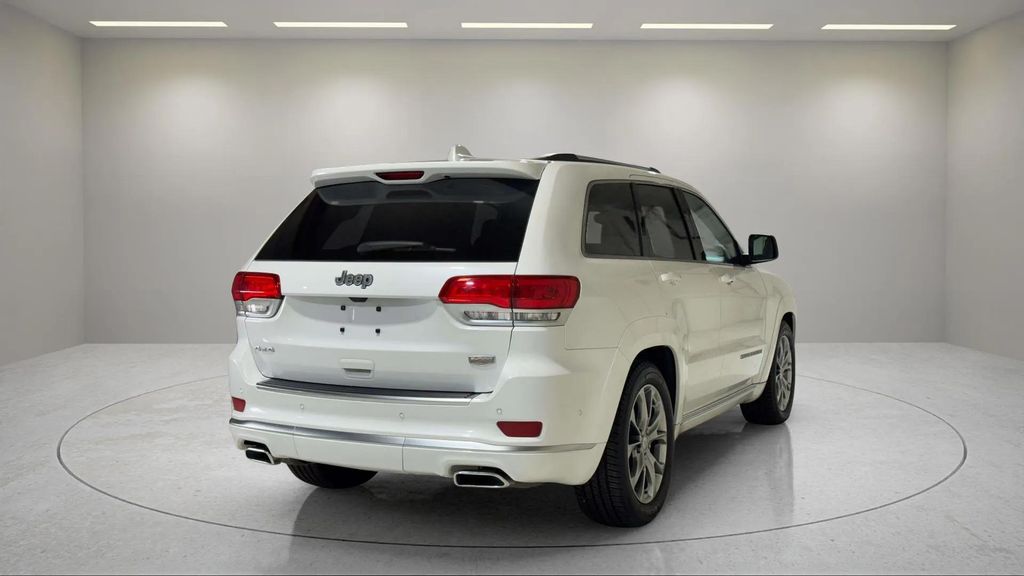 Used 2020 Ivory 3-Coat Jeep Summit image 3