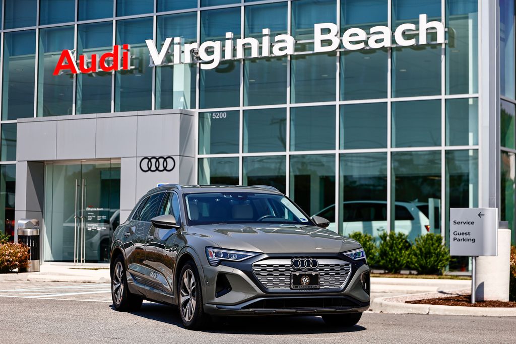 2024 Audi Q8 e-tron quattro Premium Plus AWD