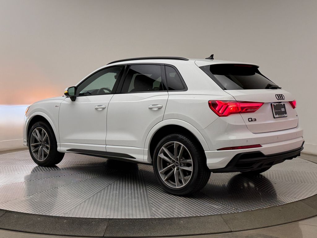 Thumbnail: 2024 Audi Q3 - 8