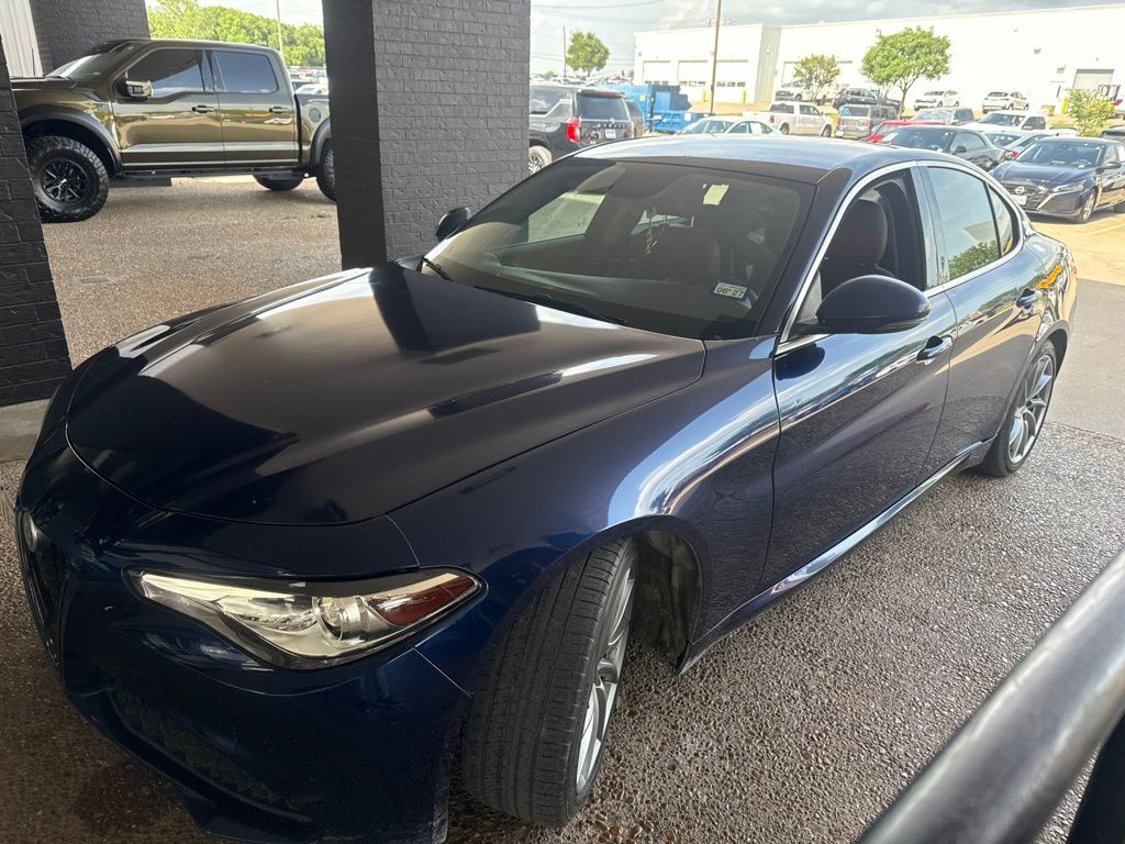 Montecarlo Blue Metallic 2017 Alfa Romeo Giulia Sedan Rear-Wheel Drive 8-Speed Automatic
