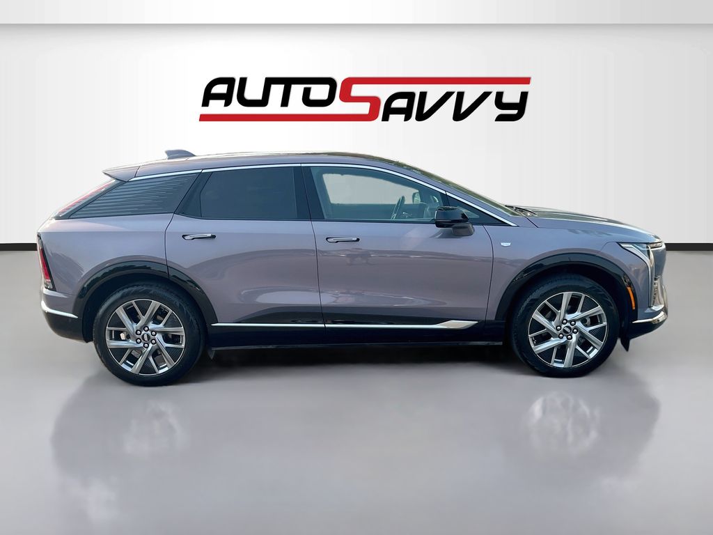 Used 2025 Silver Cadillac Luxury image 8