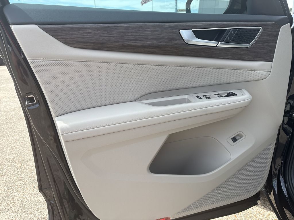 New 2025 Black Volkswagen 2.0T SEL image 11