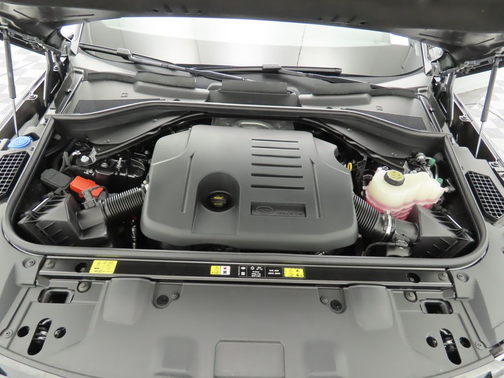 2025 Land Rover Range Rover SE 31