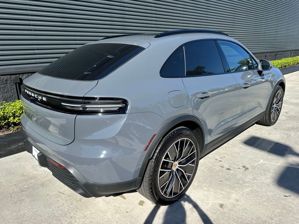 Thumbnail: 2025 Porsche Macan - 9