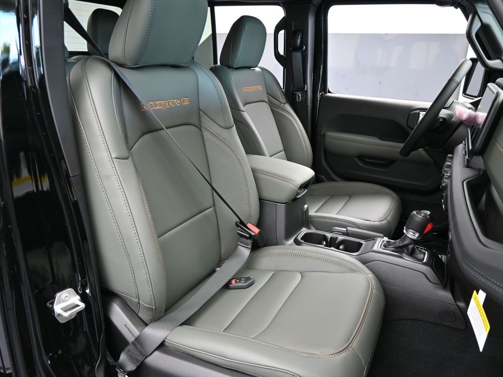 New 2026 Black Clearcoat Jeep Mojave image 41