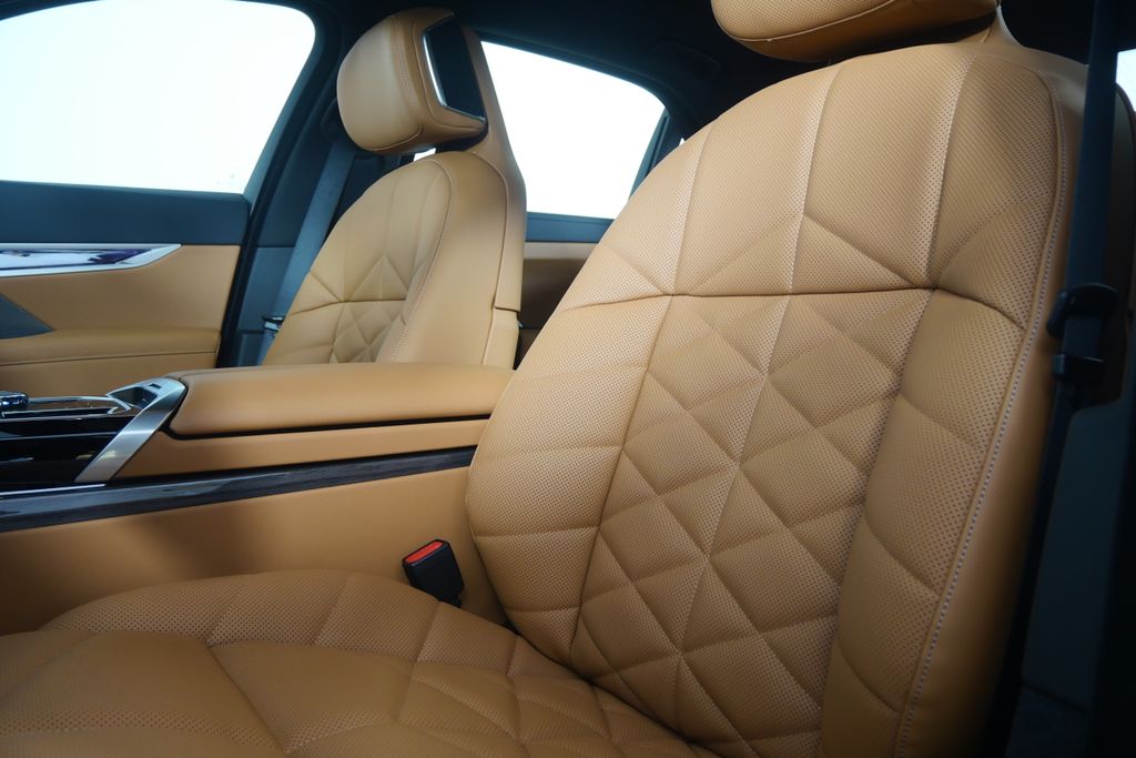 Thumbnail: 2026 BMW 7 Series - 11