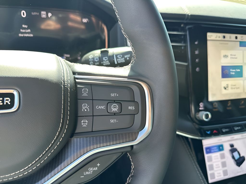 New 2026 White/off-white Jeep Summit image 31