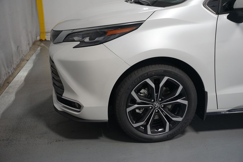 Thumbnail: 2025 Toyota Sienna - 5