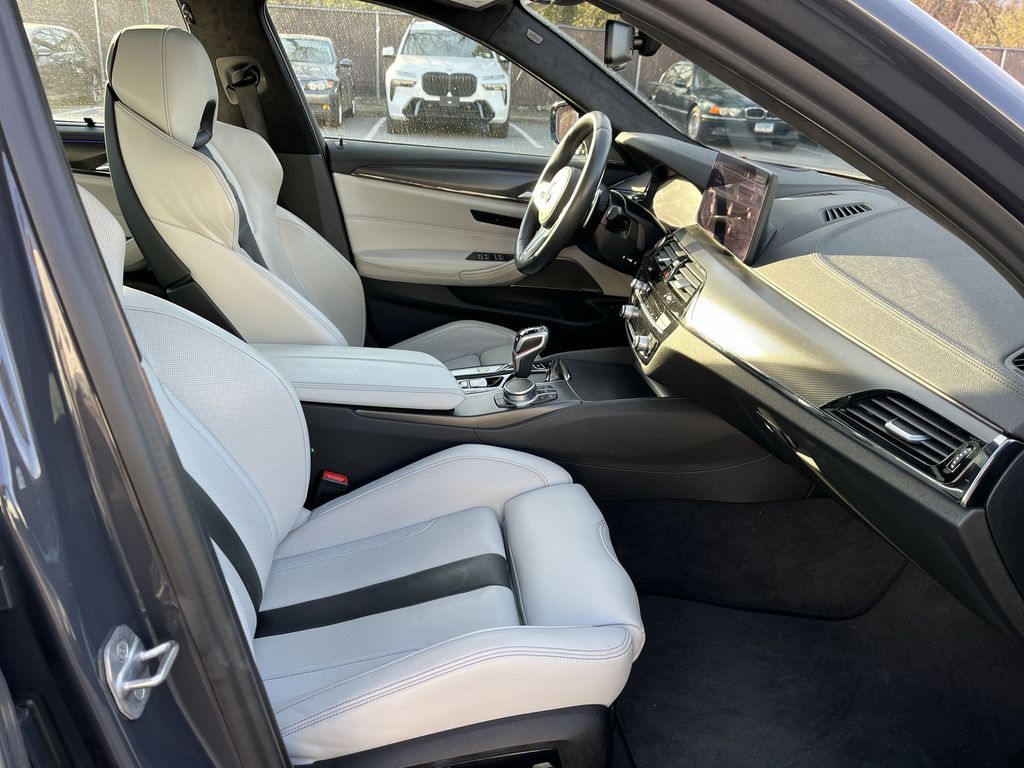 Thumbnail: 2021 BMW M5 - 25