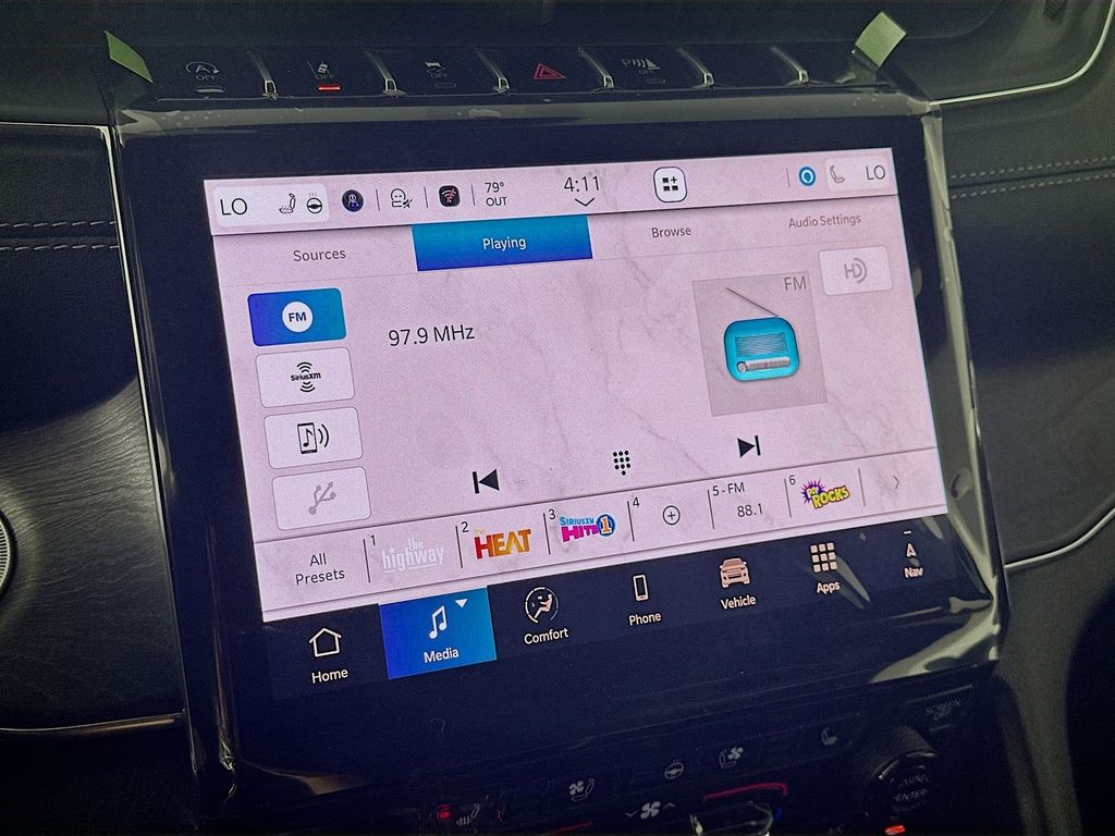 New 2025 Silver Jeep Overland image 13