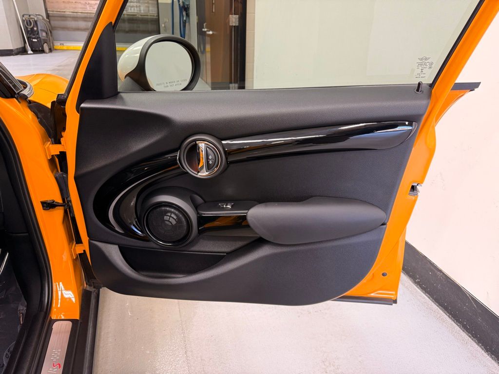 Thumbnail: 2017 MINI Cooper - 28