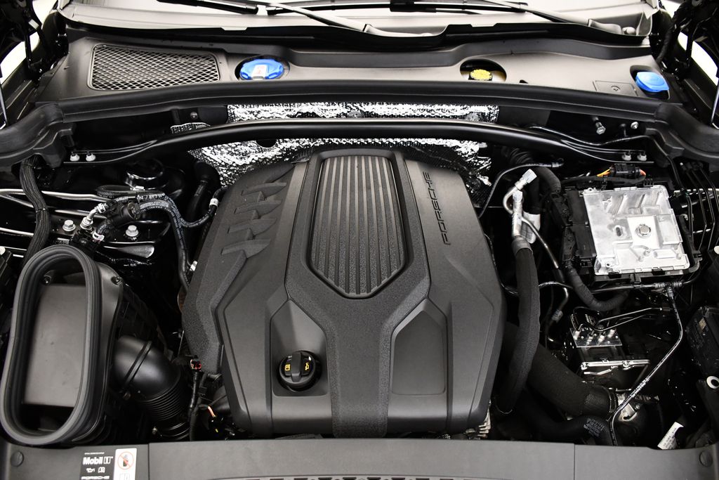 Thumbnail: 2025 Porsche Macan - 10