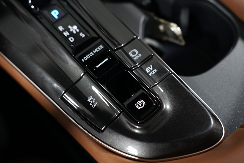 2025 Toyota Crown Signia Limited 25