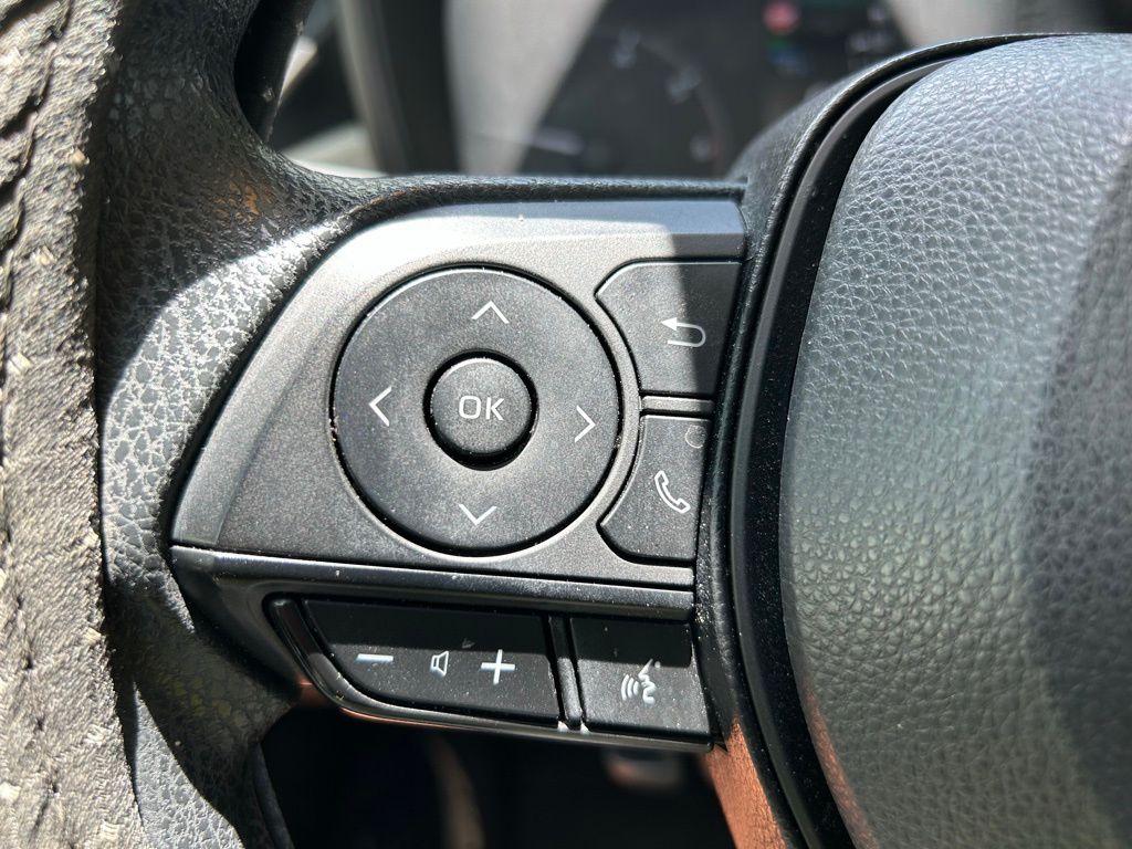 2023 Toyota Corolla LE 24