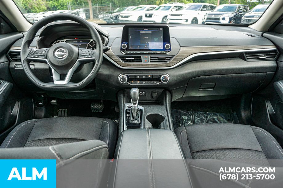 Used 2025 Red Nissan 2.5 SV image 25