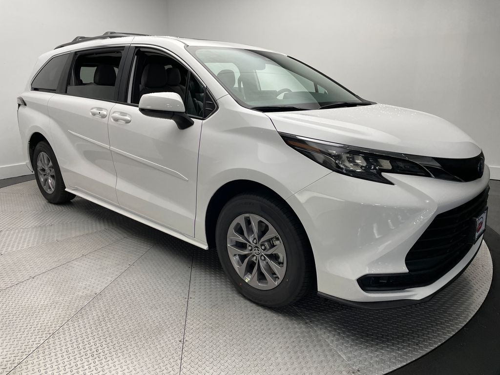 Thumbnail: 2025 Toyota Sienna - 3