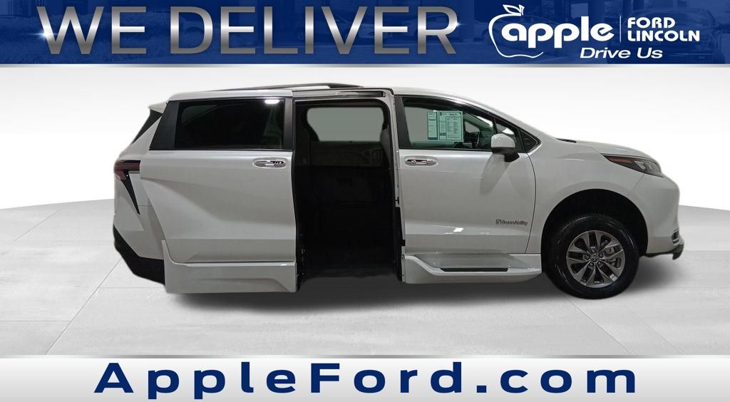 2024 Toyota Sienna XLE