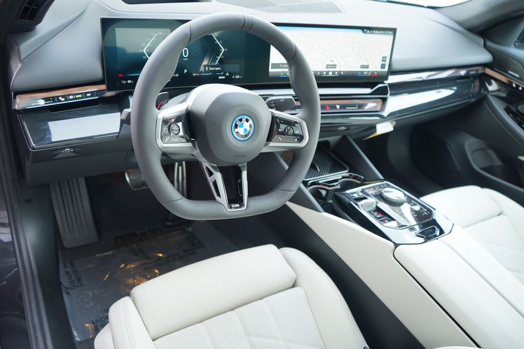 Thumbnail: 2026 BMW i5 - 12