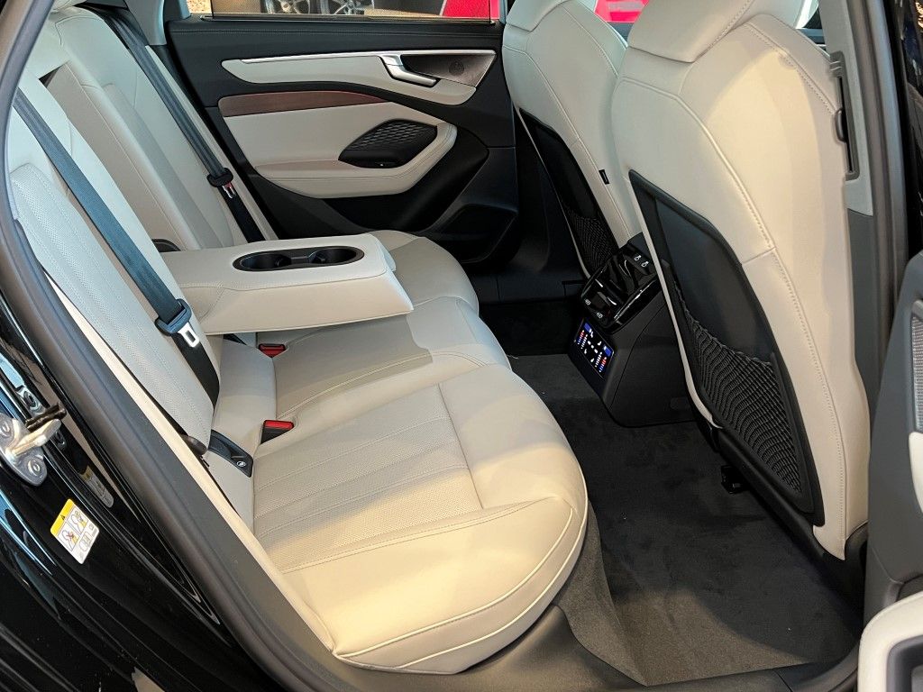 Thumbnail: 2026 Audi A6 - 17