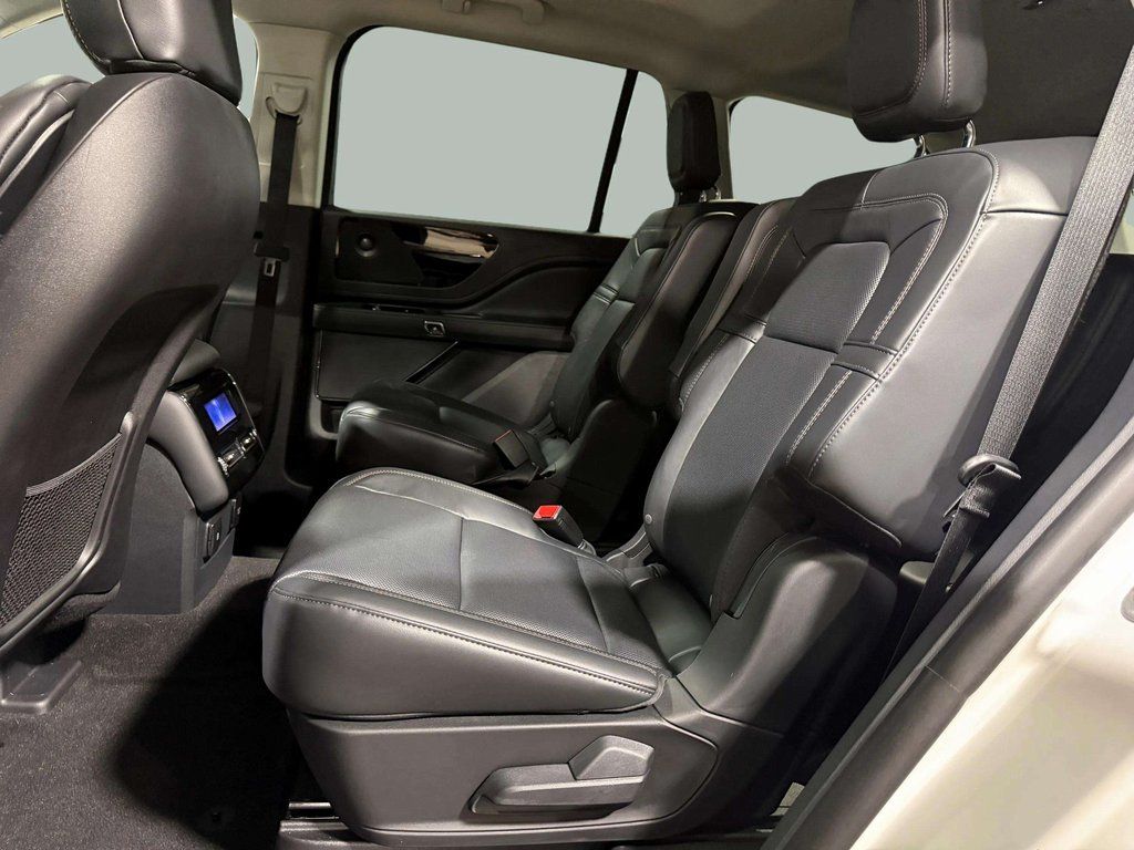 Certified Used 2025 Pristine White Metallic Tri-Coat Lincoln Reserve image 26