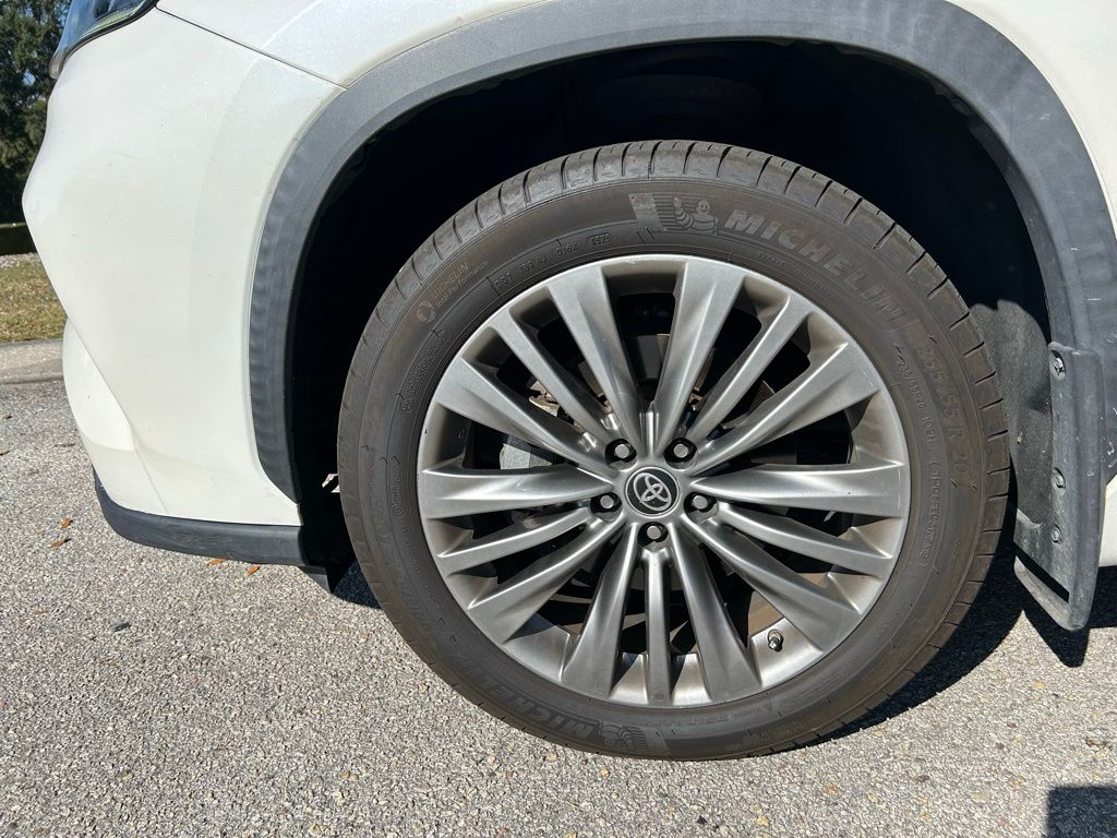 Thumbnail: 2021 Toyota Highlander - 9