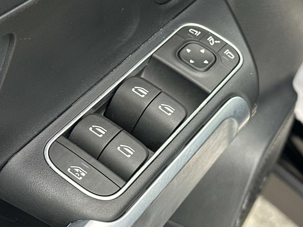 Thumbnail: 2025 Mercedes-Benz GLB - 31