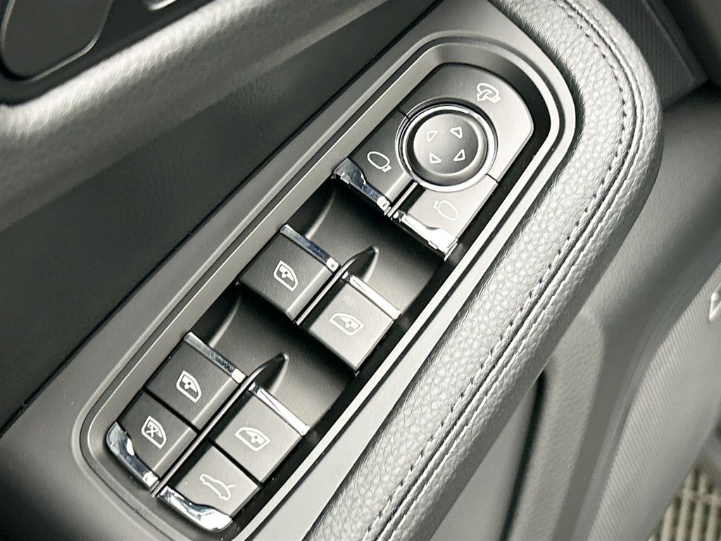 Thumbnail: 2026 Porsche Macan - 24