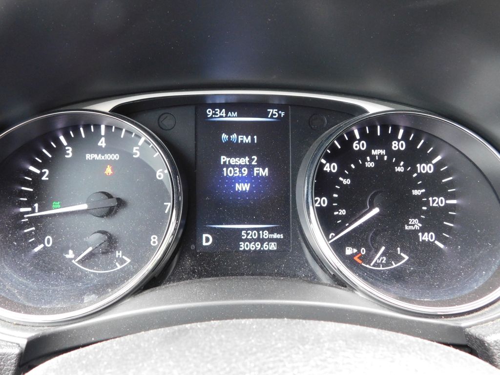 2014 Nissan Rogue SL 11
