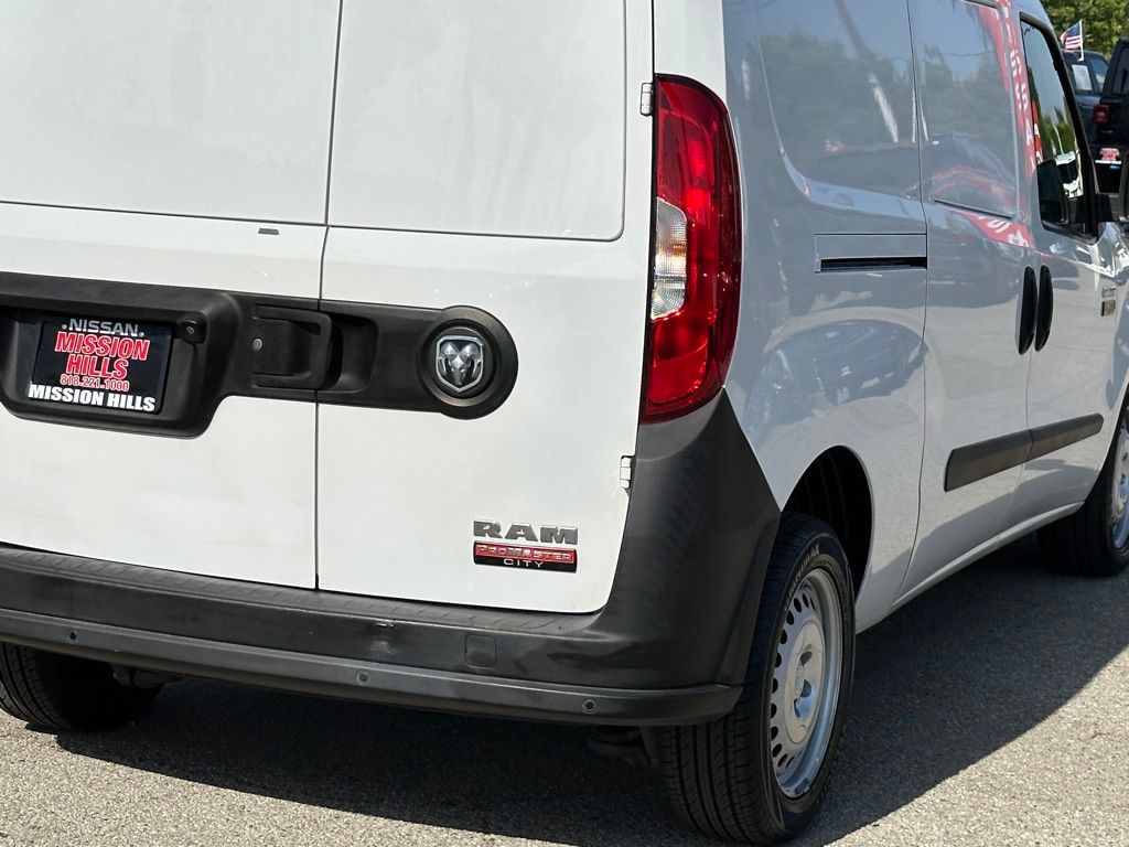 View vehicle photo 7