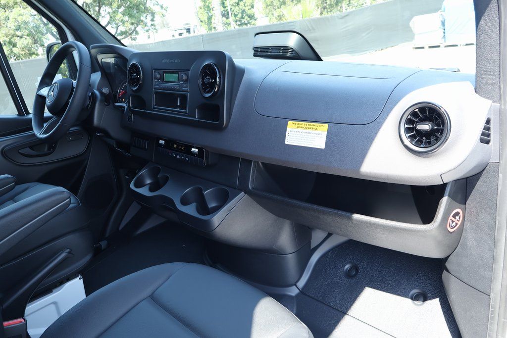 Thumbnail: 2025 Mercedes-Benz Sprinter - 5