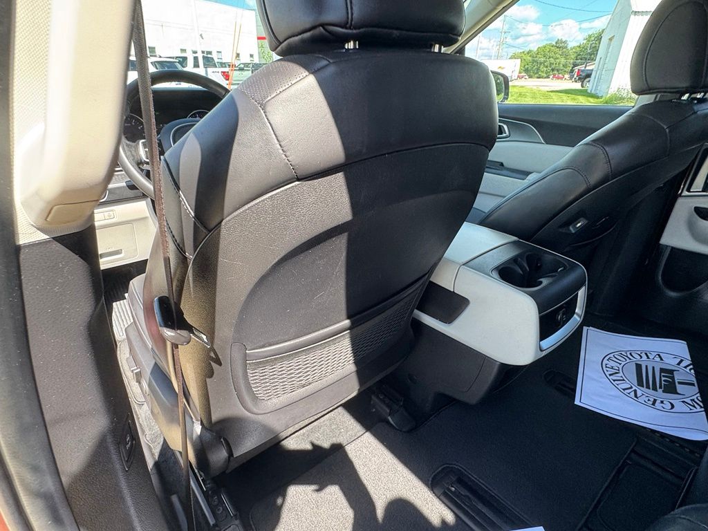 Used 2022 Kia Carnival Van
