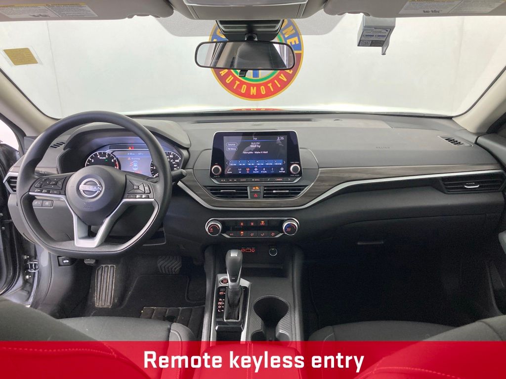 View vehicle photo 7