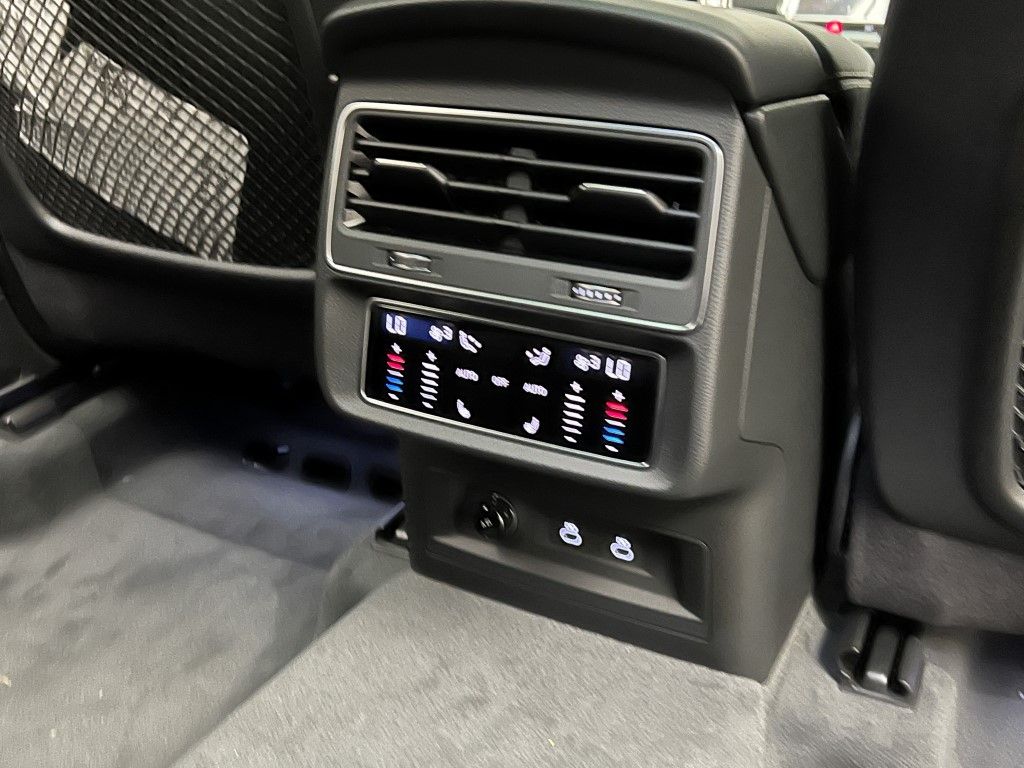 Thumbnail: 2026 Audi Q8 - 16