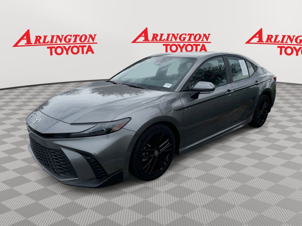 2025 Toyota Camry SE's photo