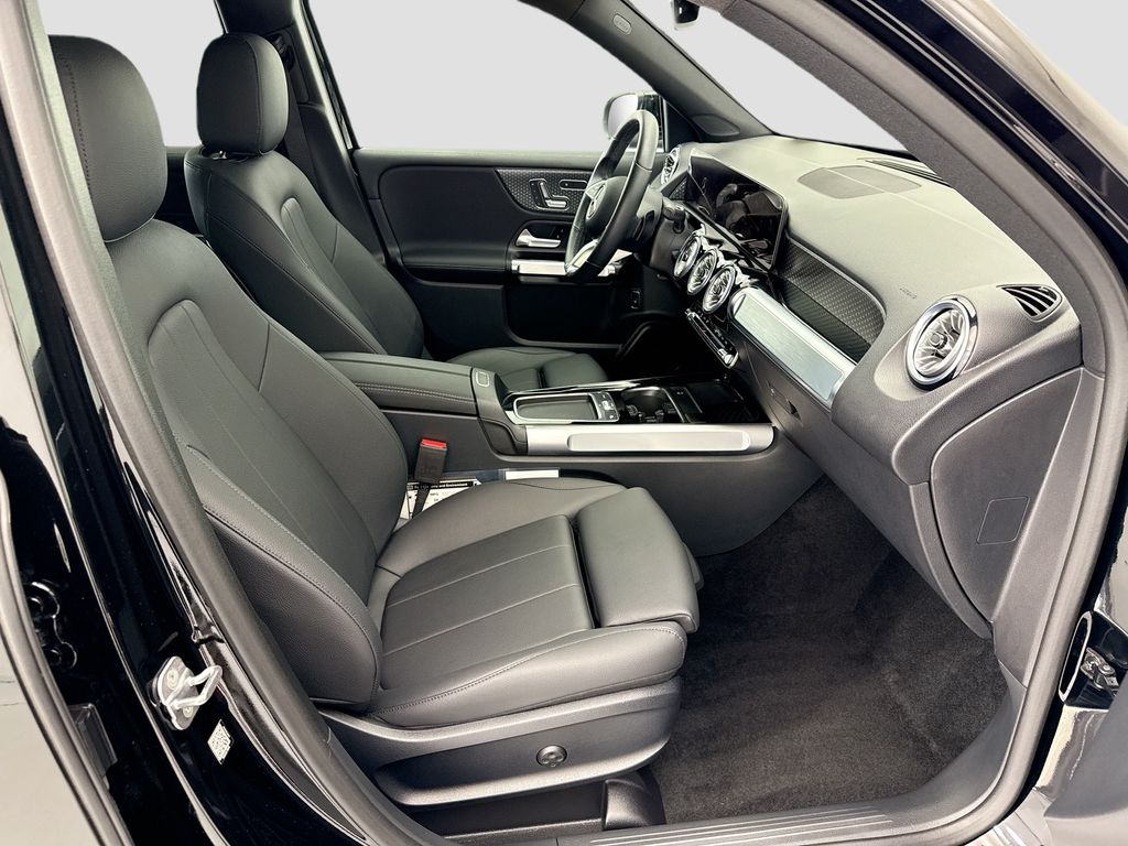 Thumbnail: 2025 Mercedes-Benz GLB - 18