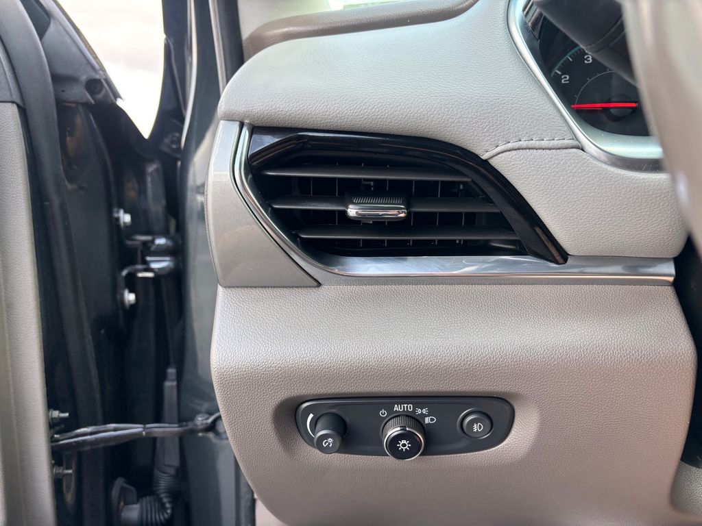 Used Car 2020 Chevrolet Traverse  Lt For Sale Under $30,000 In Austin, Texas