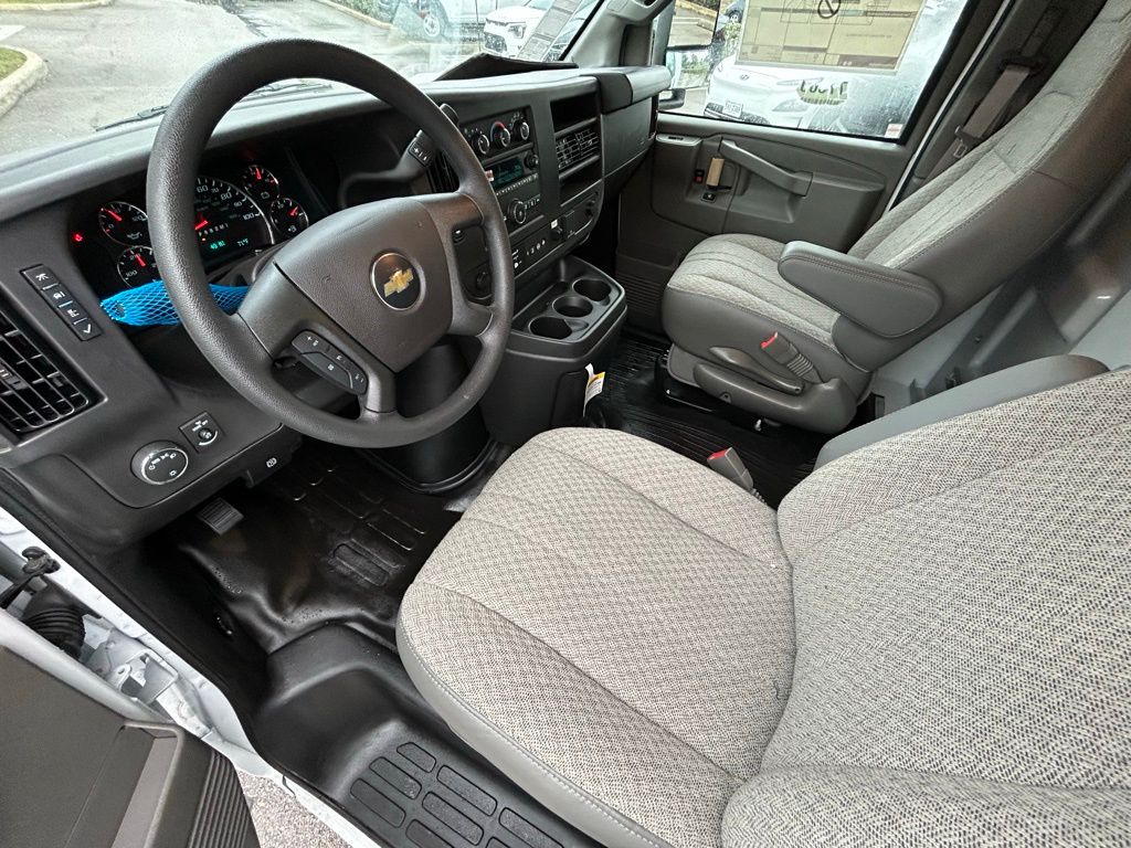 New 2025 Summit White Chevrolet Work Van image 35