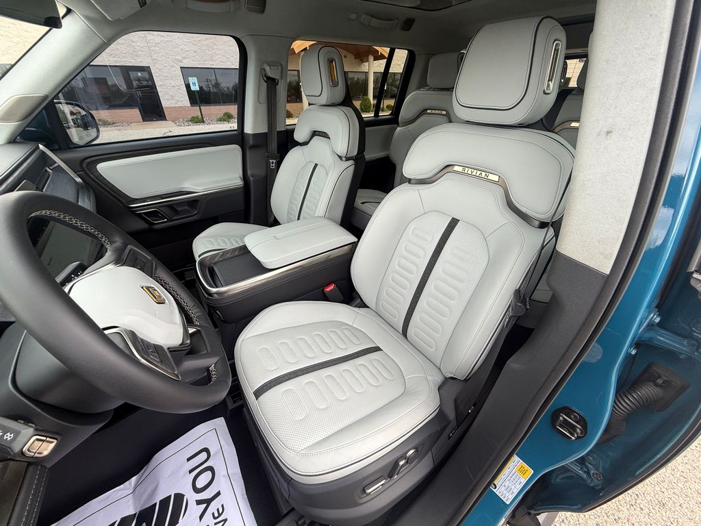 Rivian R1S