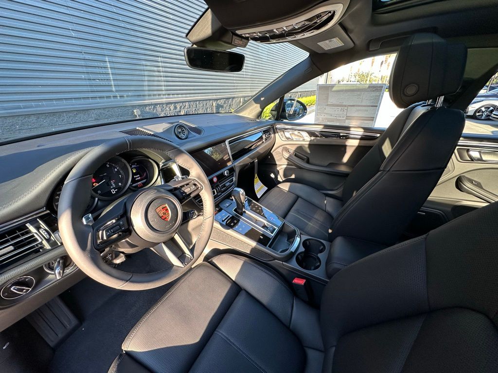 Thumbnail: 2026 Porsche Macan - 4