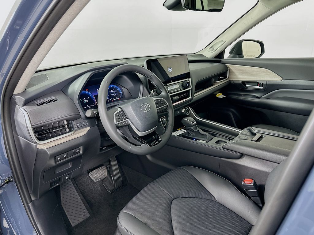 2025 Toyota Grand Highlander Limited 9
