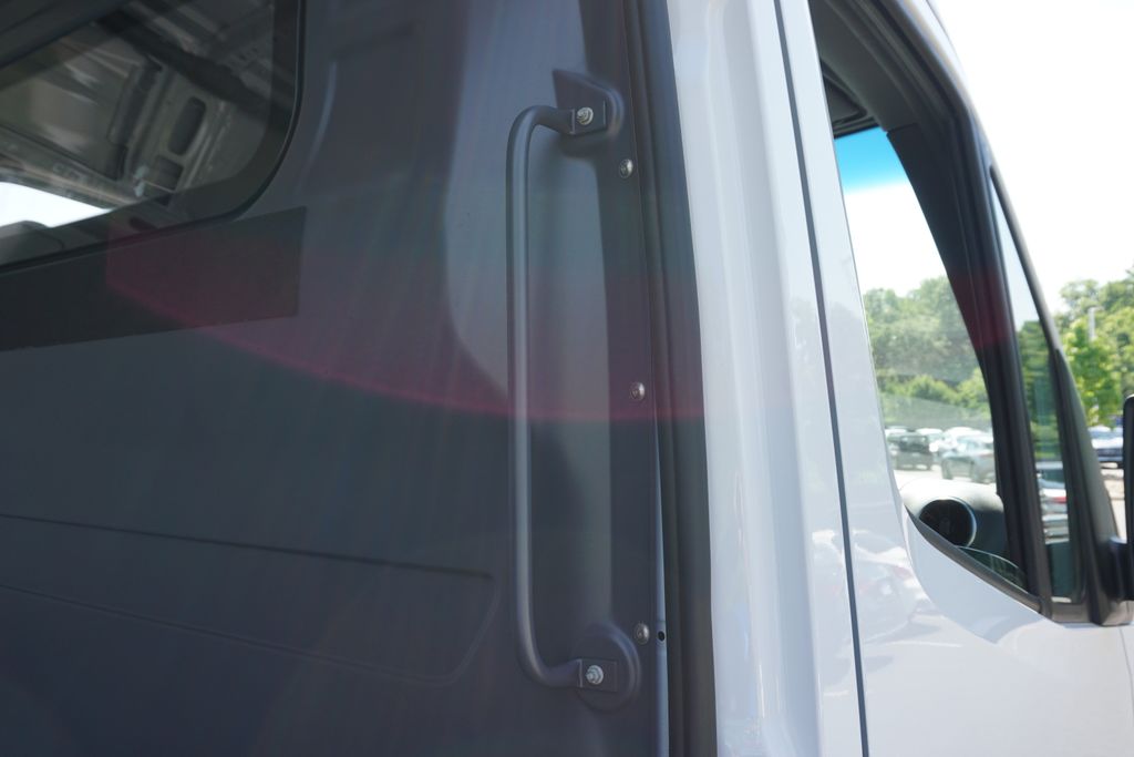 Thumbnail: 2025 Mercedes-Benz Sprinter - 18