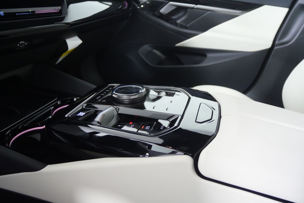 Thumbnail: 2026 BMW 5 Series - 23