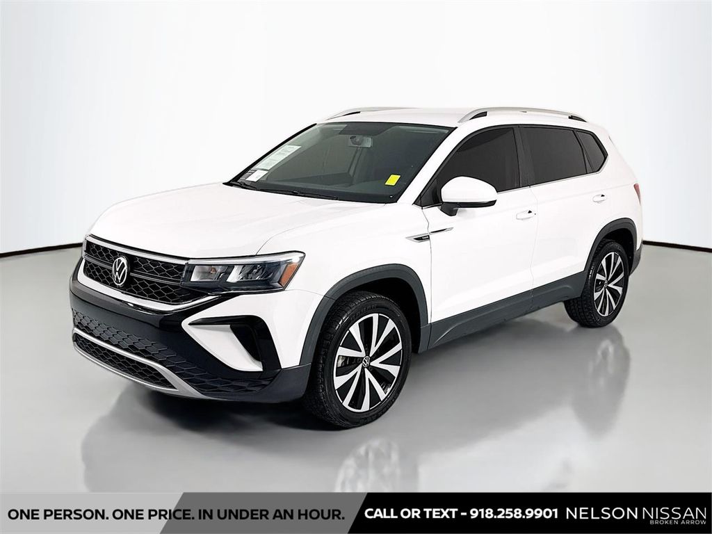 White 2022 Volkswagen Taos SUV / Crossover Front-Wheel Drive 8-Speed Automatic