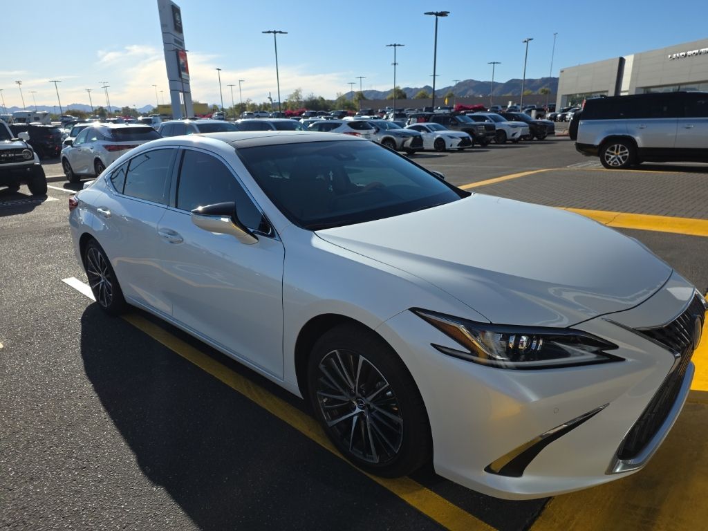 Thumbnail: 2025 Lexus ES - 3