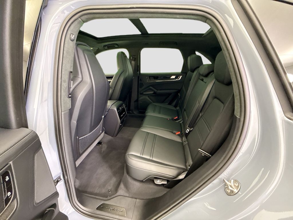 Thumbnail: 2026 Porsche Cayenne - 18