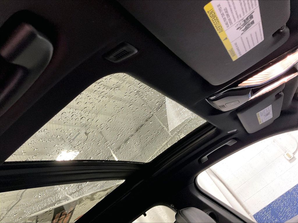 2025 BMW X5 — photo 22